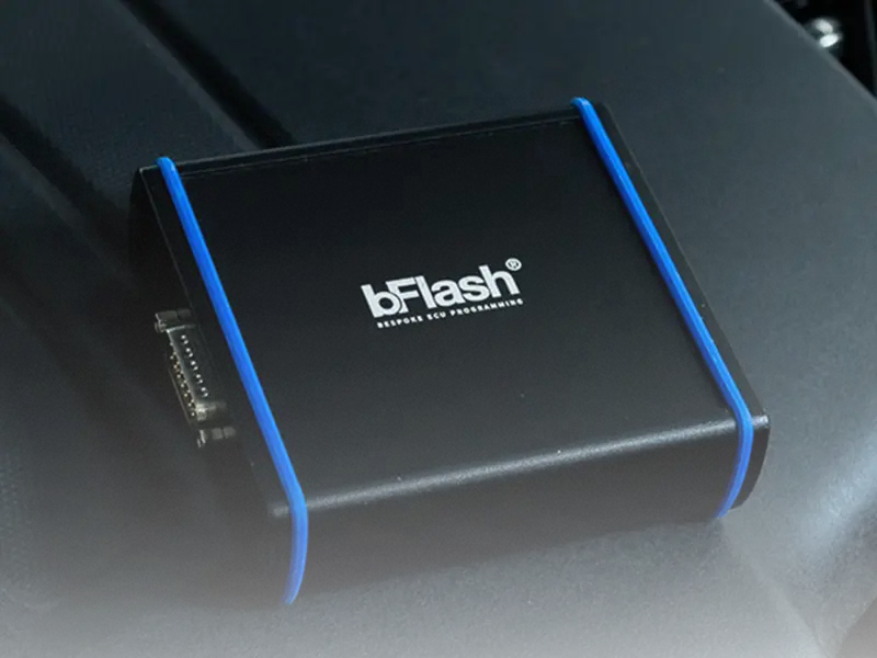 Illustration du boîtier B-Flash pour la reprogrammation moteur